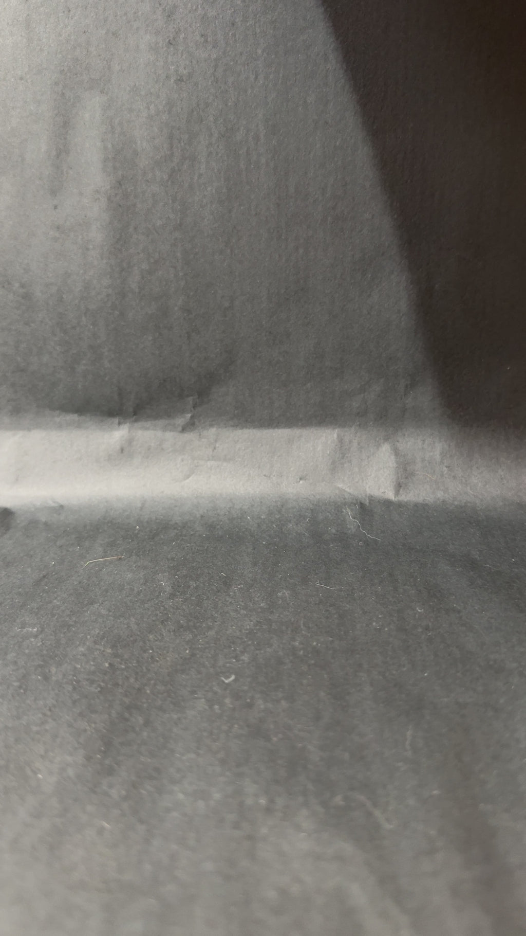 puzzle wypadają z podstawy, możemy zobaczyć wygrawerowany napis na środku, który jest niespodzianką