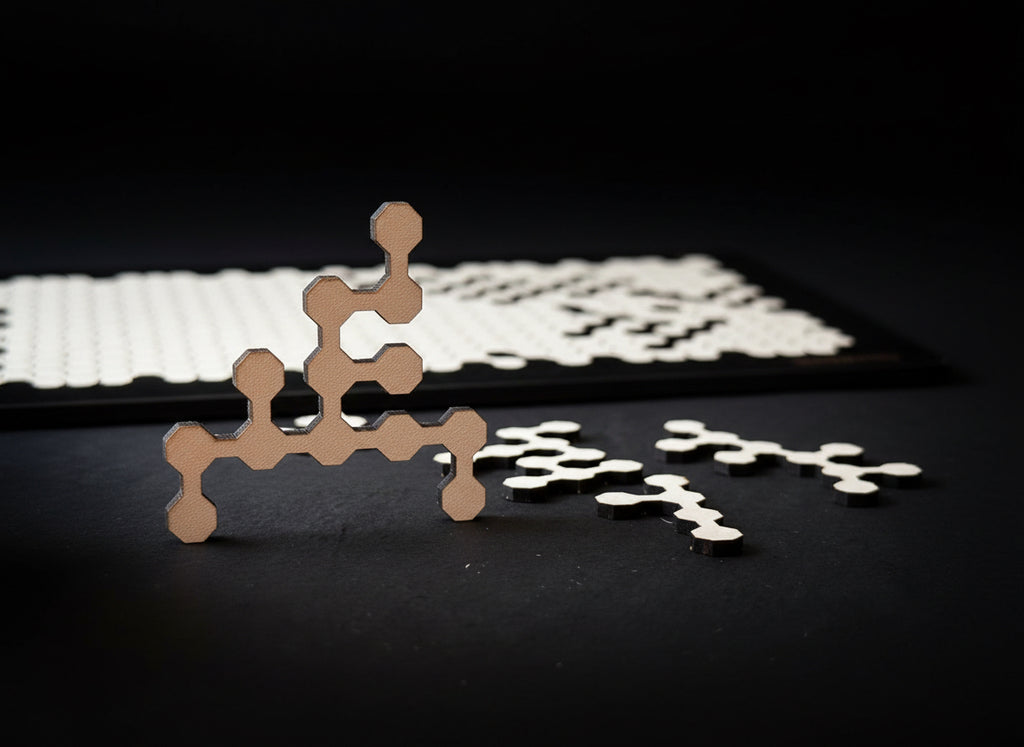 pokazanie z jaką dbałoścą wykonane są puzzle, bardzo proste i idealnie wypalane 